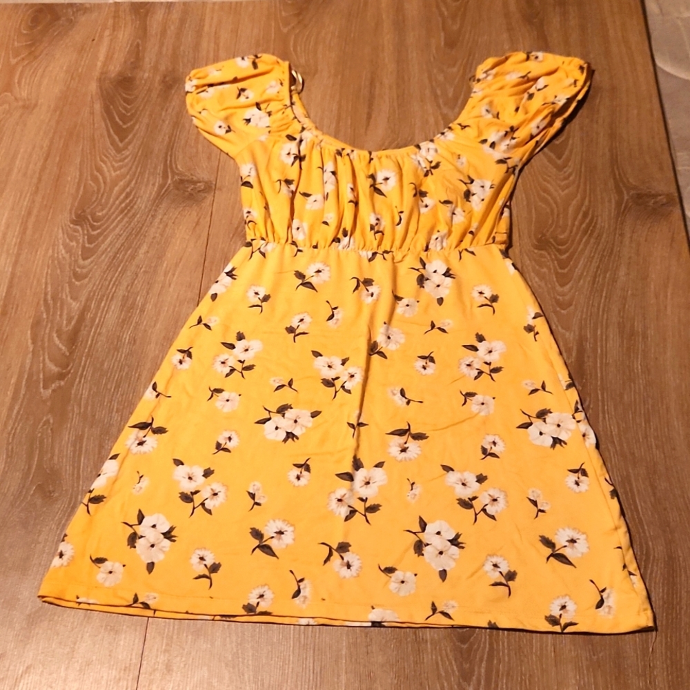 Short Yellow dress with flower prints
